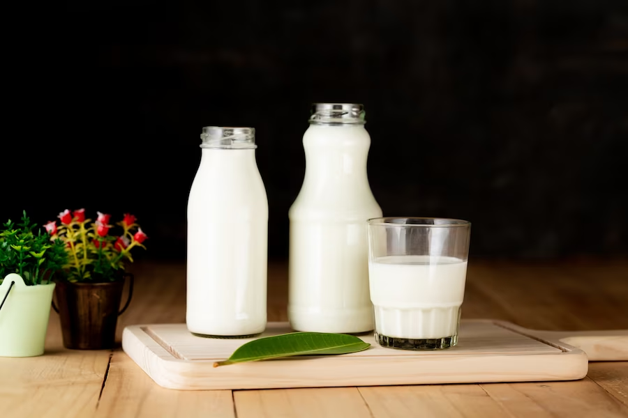 Soy Milk vs Almond Milk: Which is Healthier