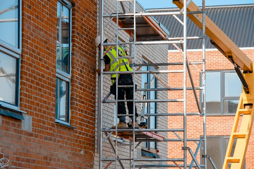 5 Benefits of Using Mobile Scaffolding Towers