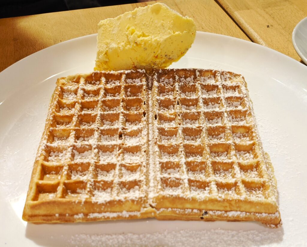 Best fruity dessert waffle houses inside Frankfurt